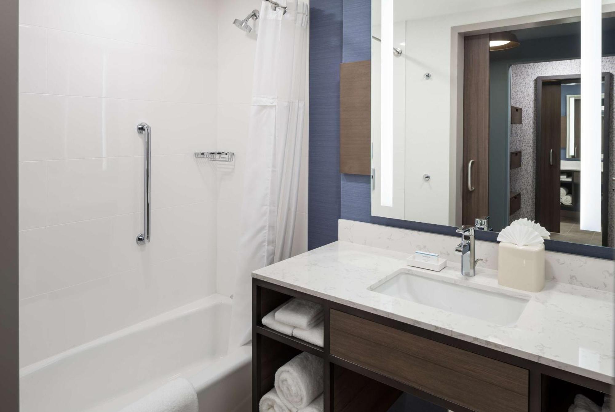 Hilton Garden Inn Madison Downtown, Wi Bagian luar foto